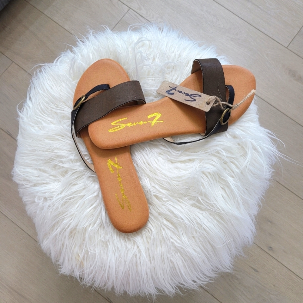 Slippers - Picture 2 of 4